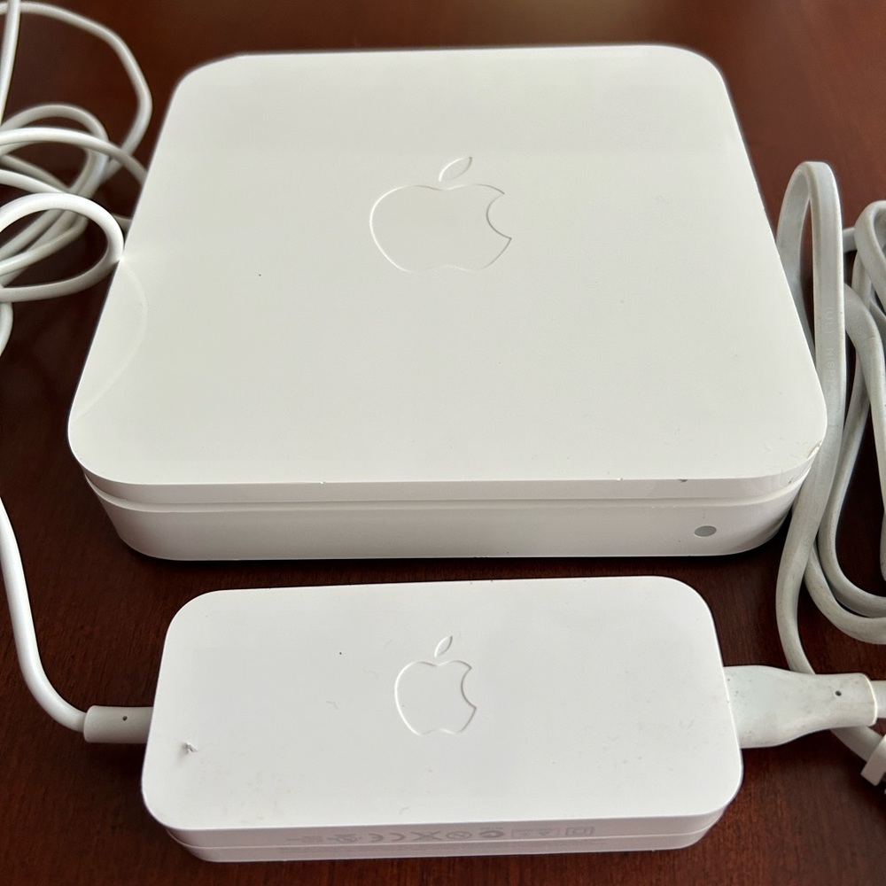 Apple AirPort Extreme Base Station Wireless Router - Picture 6 of 8